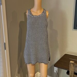 Black and White Long Top M